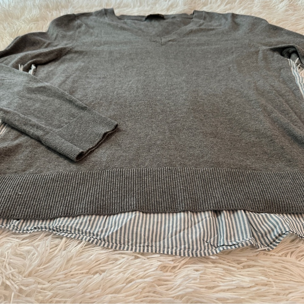 LOFT Outlet Gray Mixed Media V-Neck Sweater Size M – Striped Back Panel - Picture 16 of 16